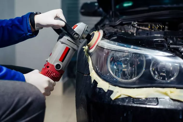 Professionnel pour nettoyage et polissage d'optique de phare voiture, Beauvais, Matt Clean’ Car
