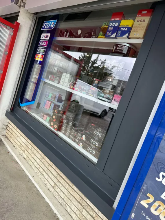 Nettoyage vitre pour un Bar à Argenlieu., Beauvais, Matt Clean’ Car